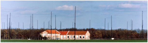 Bâtiment et antennes de Saint-Lys Radio